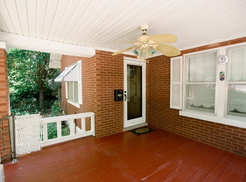 Primary Photo - 217 W Atchison St