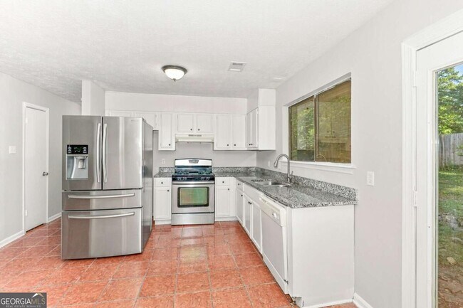 Building Photo - 596 Crestmont Ct