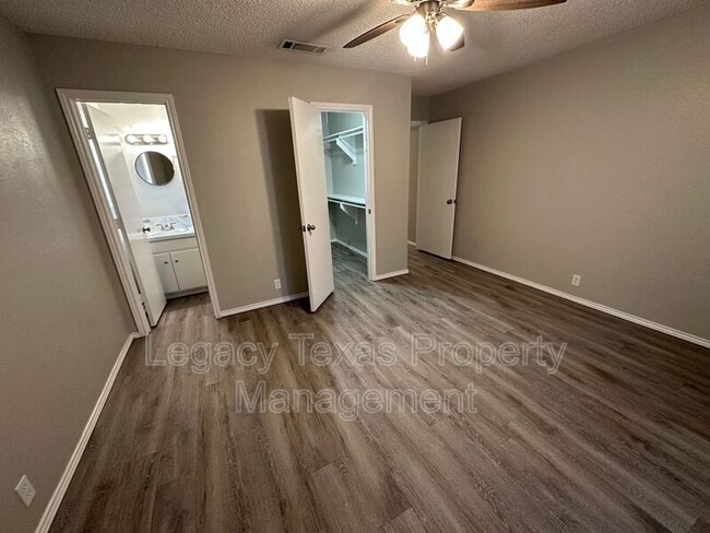 Building Photo - 1116 N Nolan River Rd