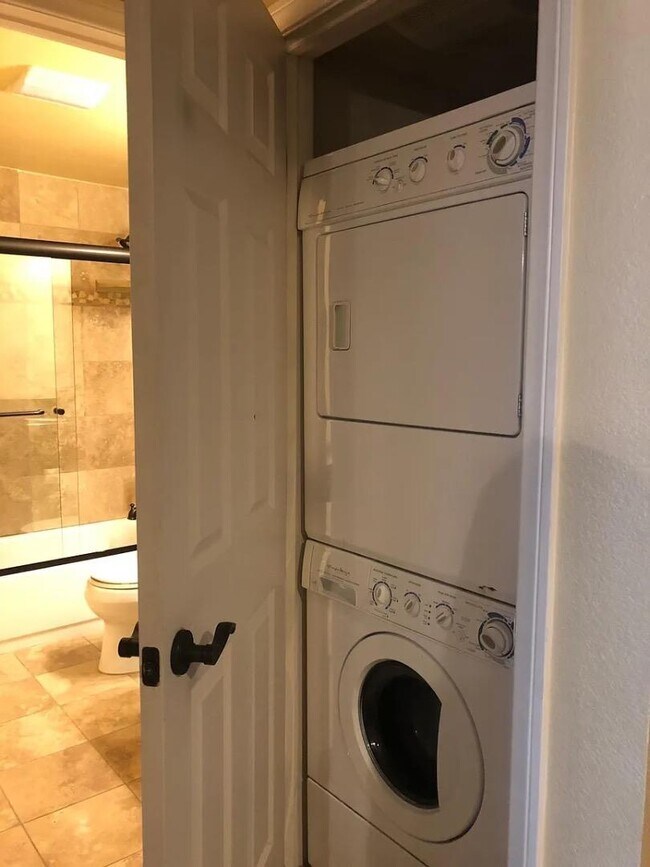 Foto del edificio - 3937 Nobel Dr