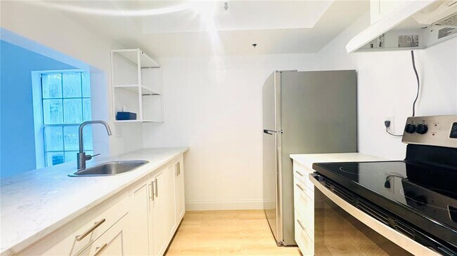 Foto del edificio - 7200 E Bank Dr