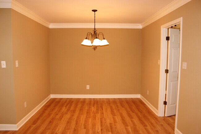 Building Photo - Spacious House! Corner Lot! Large Fenced-i...
