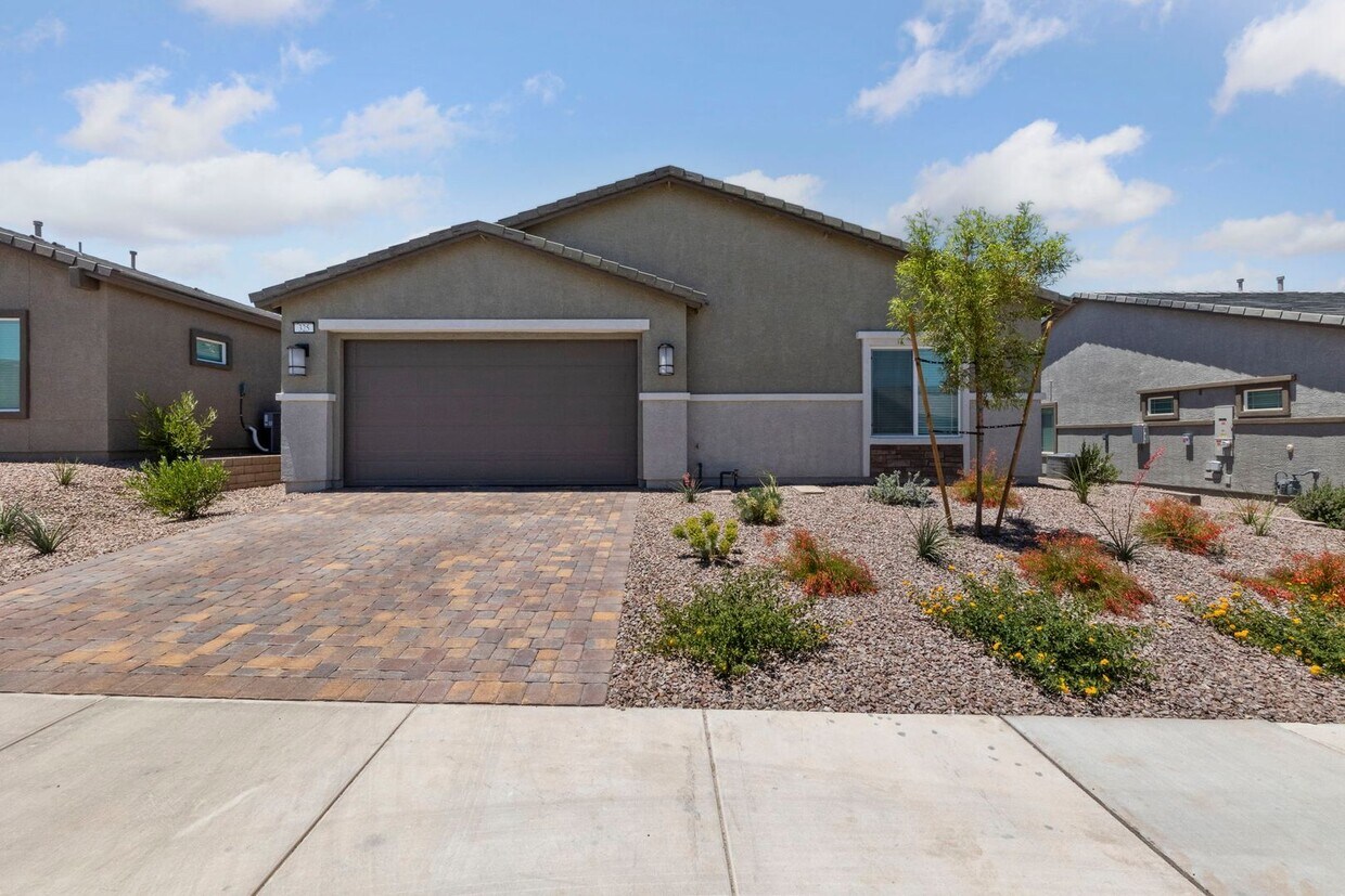 Foto principal - New Henderson Gated Active Adult Community!