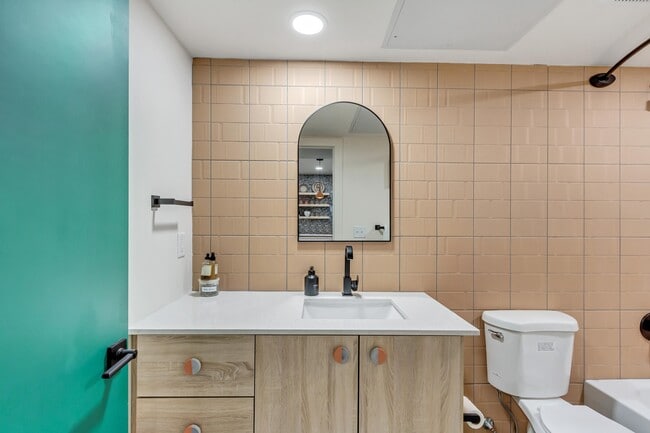 Building Photo - Maven Lofts