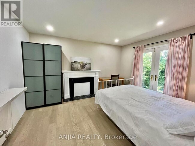 Building Photo - 298 Empress Ave