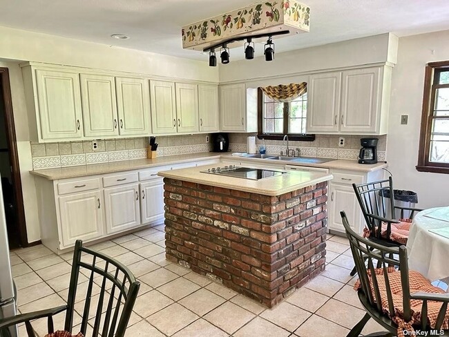 Building Photo - 37 Stonywell Ct