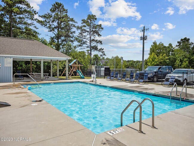 Foto del edificio - 251 Breakwater Dr