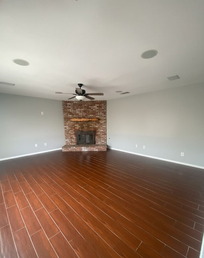 Building Photo - 27630 Baroni Rd