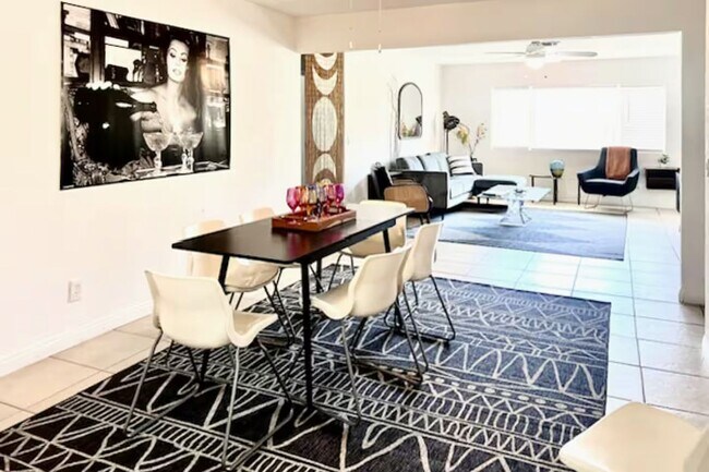 Foto del edificio - Golf and Games Retreat in Palm Springs