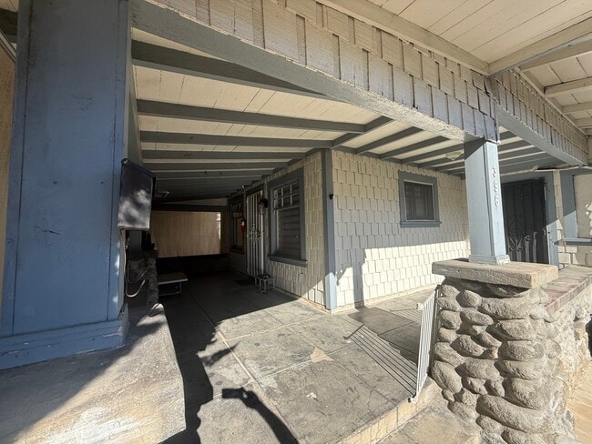 Building Photo - 396 N Mentor Ave