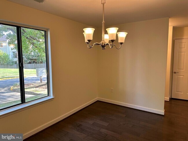 Building Photo - 8806 Ridge Hollow Ct
