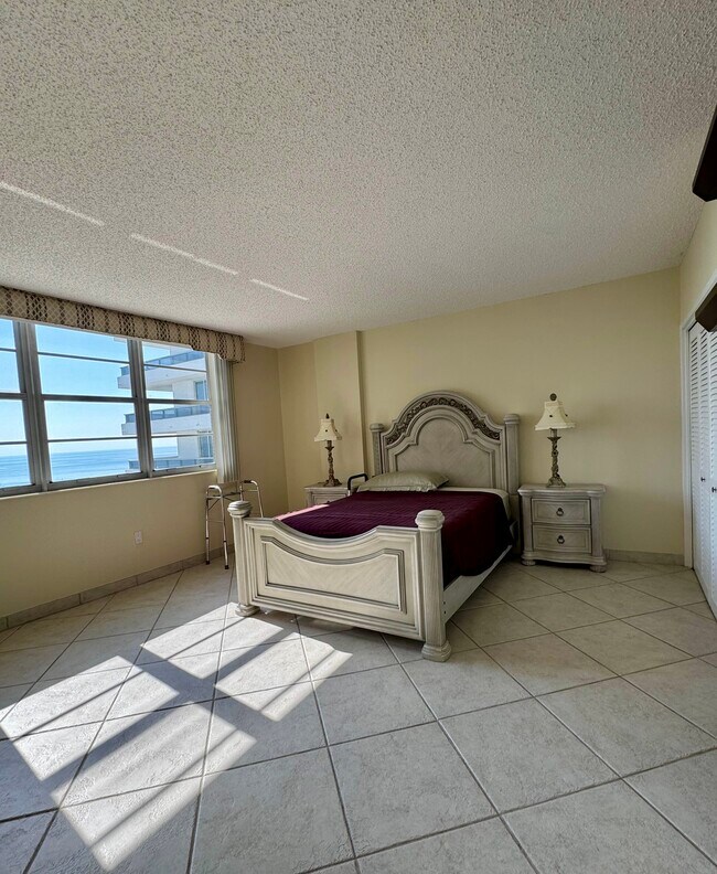 Foto del edificio - 5825 Collins Ave