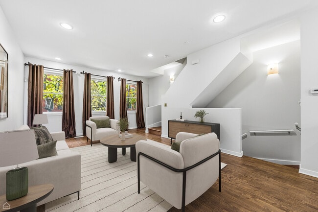 Building Photo - 556 E 32nd St