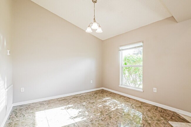 Foto del edificio - 1328 Dunbarton Ct