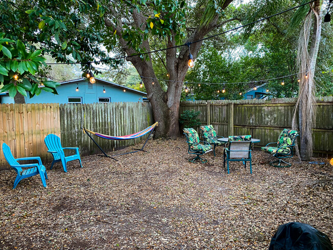 fenced large yard - 617 Lyndhurst St