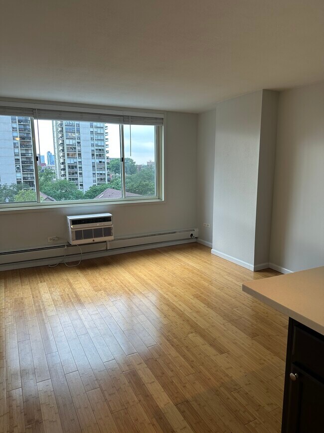 Foto del edificio - 1350 N Dearborn St