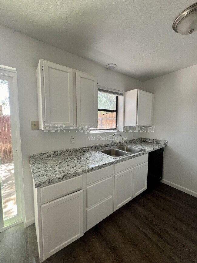 Building Photo - 420 Tennessee St NE