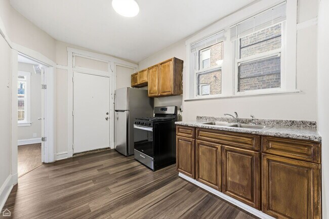 Foto del edificio - 7653 S Kingston Ave