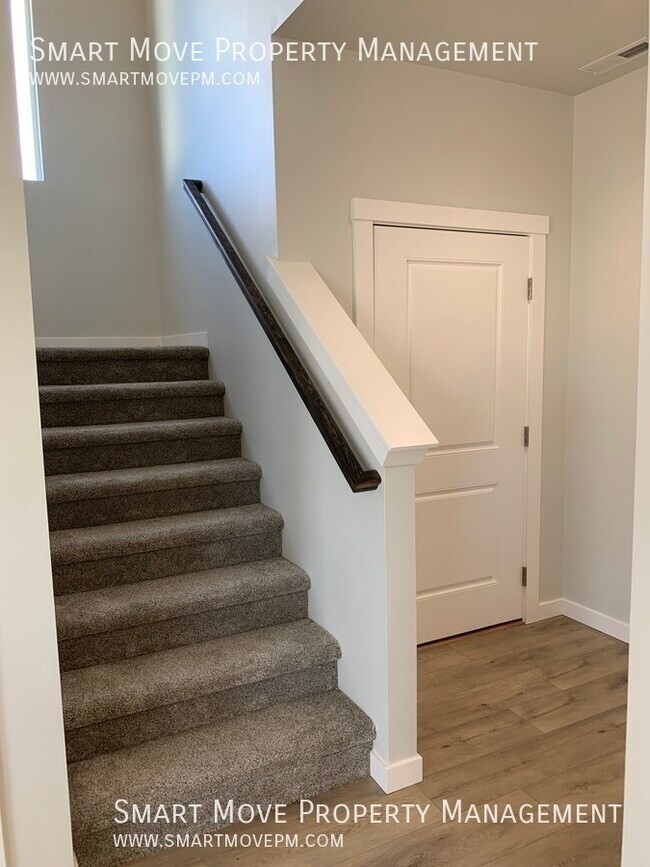 Building Photo - 3553 W Newland St