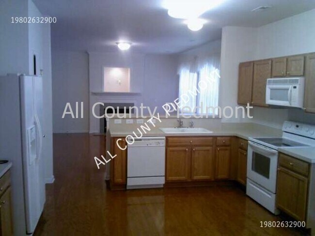 Foto del edificio - 9819 Forest Run Ln