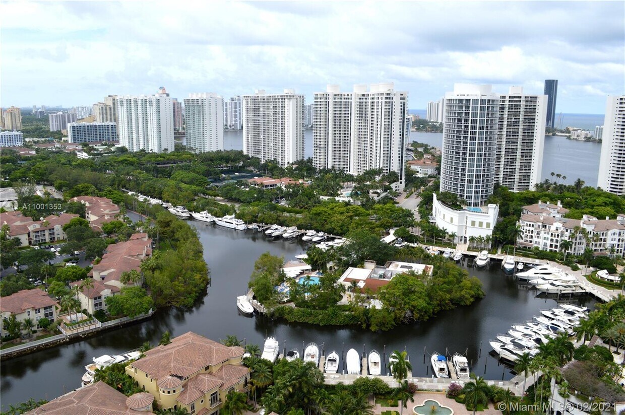 Foto principal - 1000 E Island Blvd