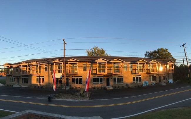 Building Photo - 5736 E Pea Ridge Rd