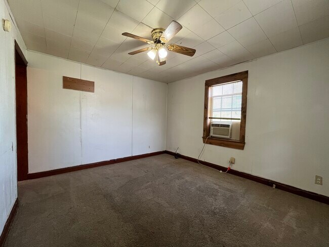 Living Room - 910 S Adams St