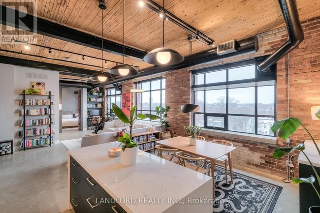 Building Photo - 68 Broadview Ave