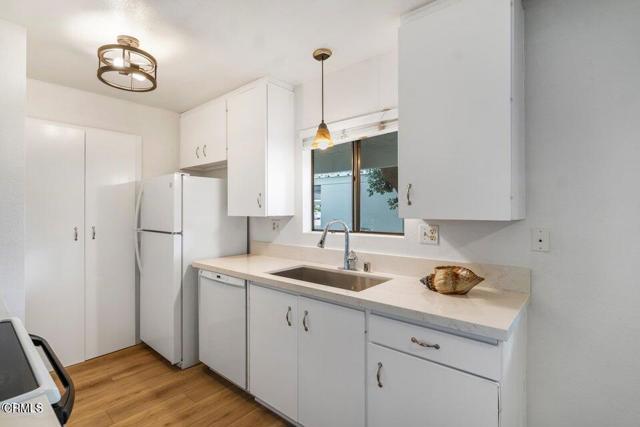 Foto del edificio - 233 S Ventura Rd