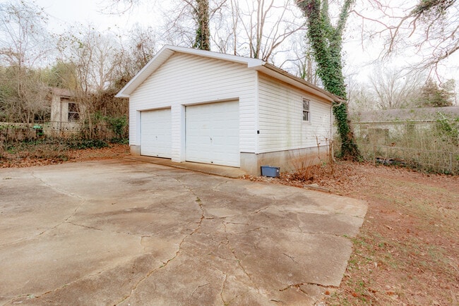 Building Photo - REDUCED!