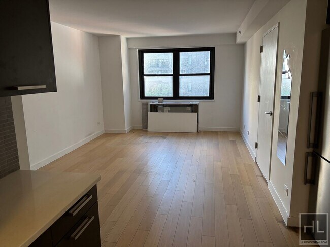 Building Photo - East 39th Street