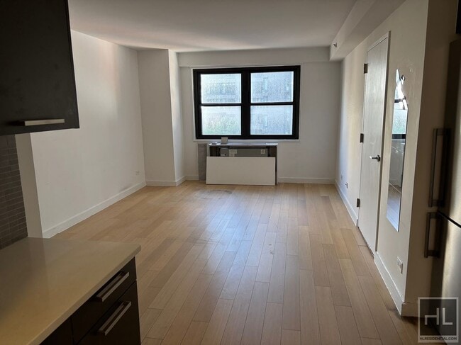Building Photo - East 39th Street