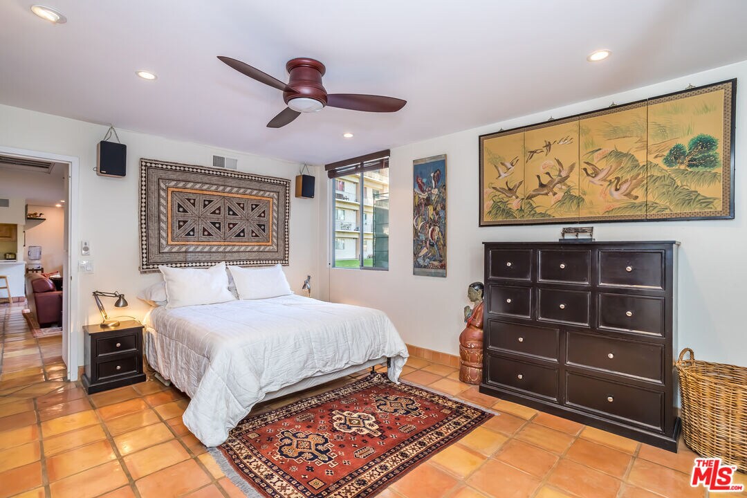 Foto principal - 100 S Doheny Dr