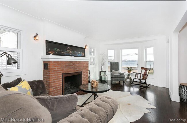 Foto del edificio - 3630 Orchard Lake Rd