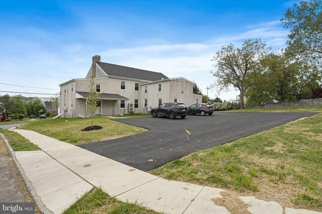 Building Photo - 383 Anderson Rd