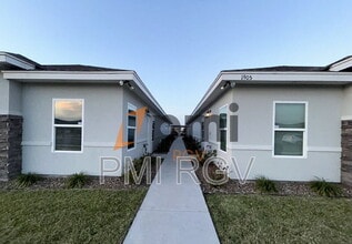 Building Photo - 1905 Stauffers St