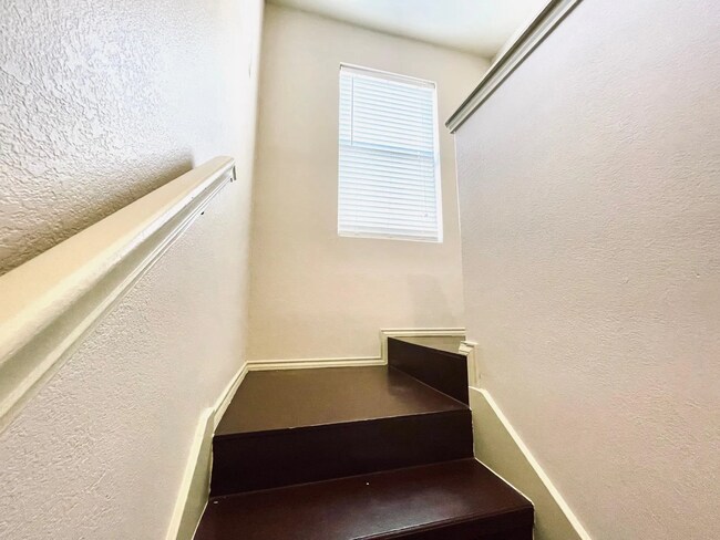 Building Photo - 9310 Albany Dr
