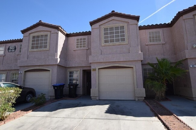 Foto del edificio - Beautiful 3 Bedroom & 2 1/2 Bath Condo.