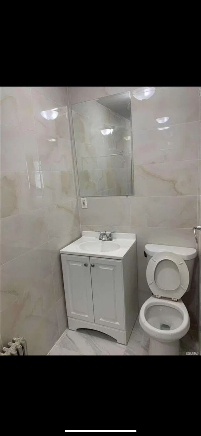 Bathroom - 571 Evergreen Ave