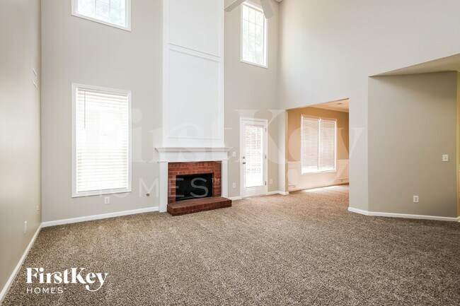 Foto del edificio - 235 Lazy Willow Ln