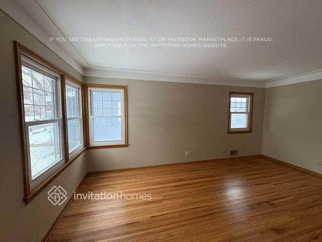 Building Photo - 4240 6th St NE