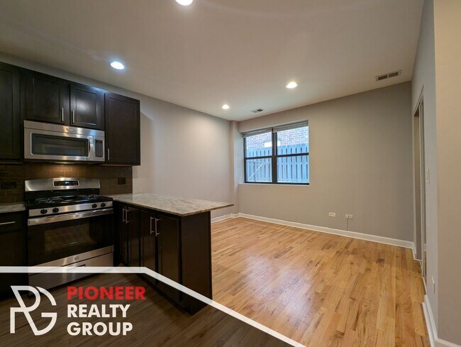 Foto del edificio - 4759 N Maplewood Ave