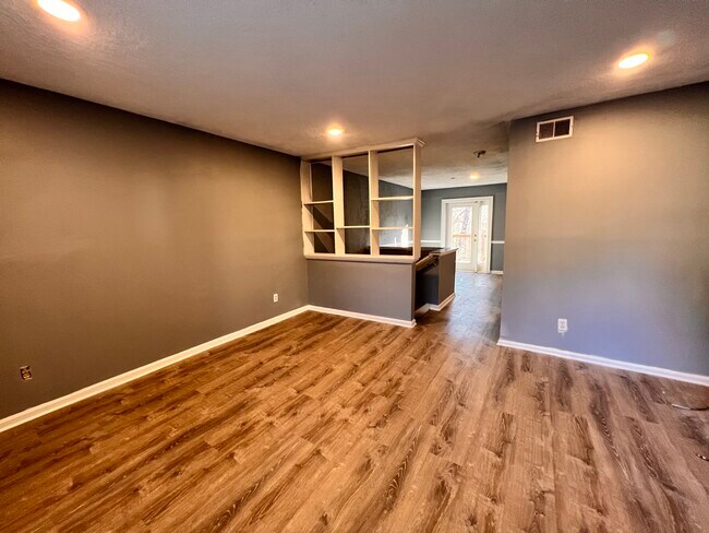 Building Photo - 6115 Park Ave