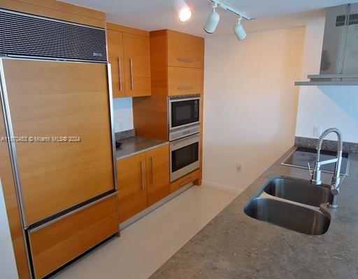 Building Photo - 485 Brickell Ave