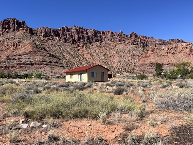 Building Photo - 2780 Roberts Dr
