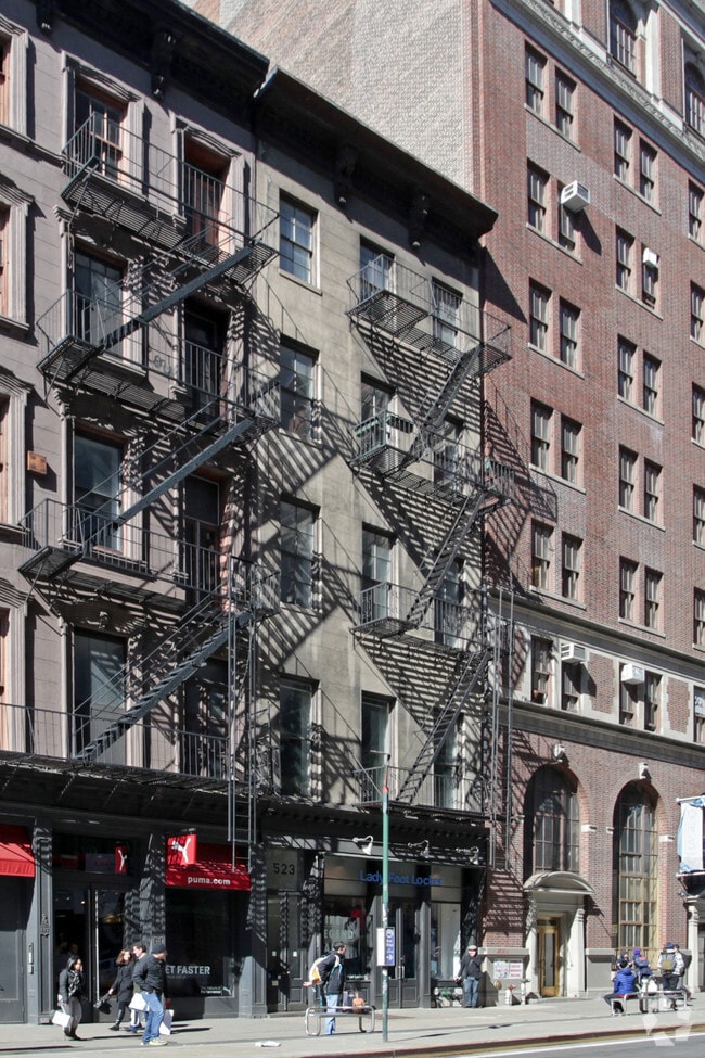Building Photo - 523 Broadway