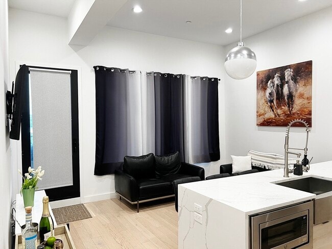 Foto del edificio - 360 Meridian St