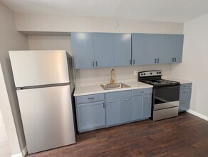 Building Photo - 110 Cromwell Pl