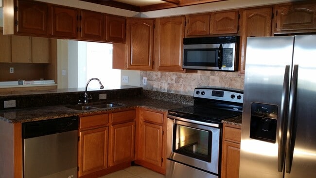Building Photo - 3410 Eisenhower Dr