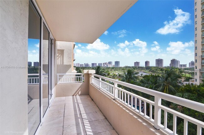 Foto del edificio - 19501 W Country Club Dr